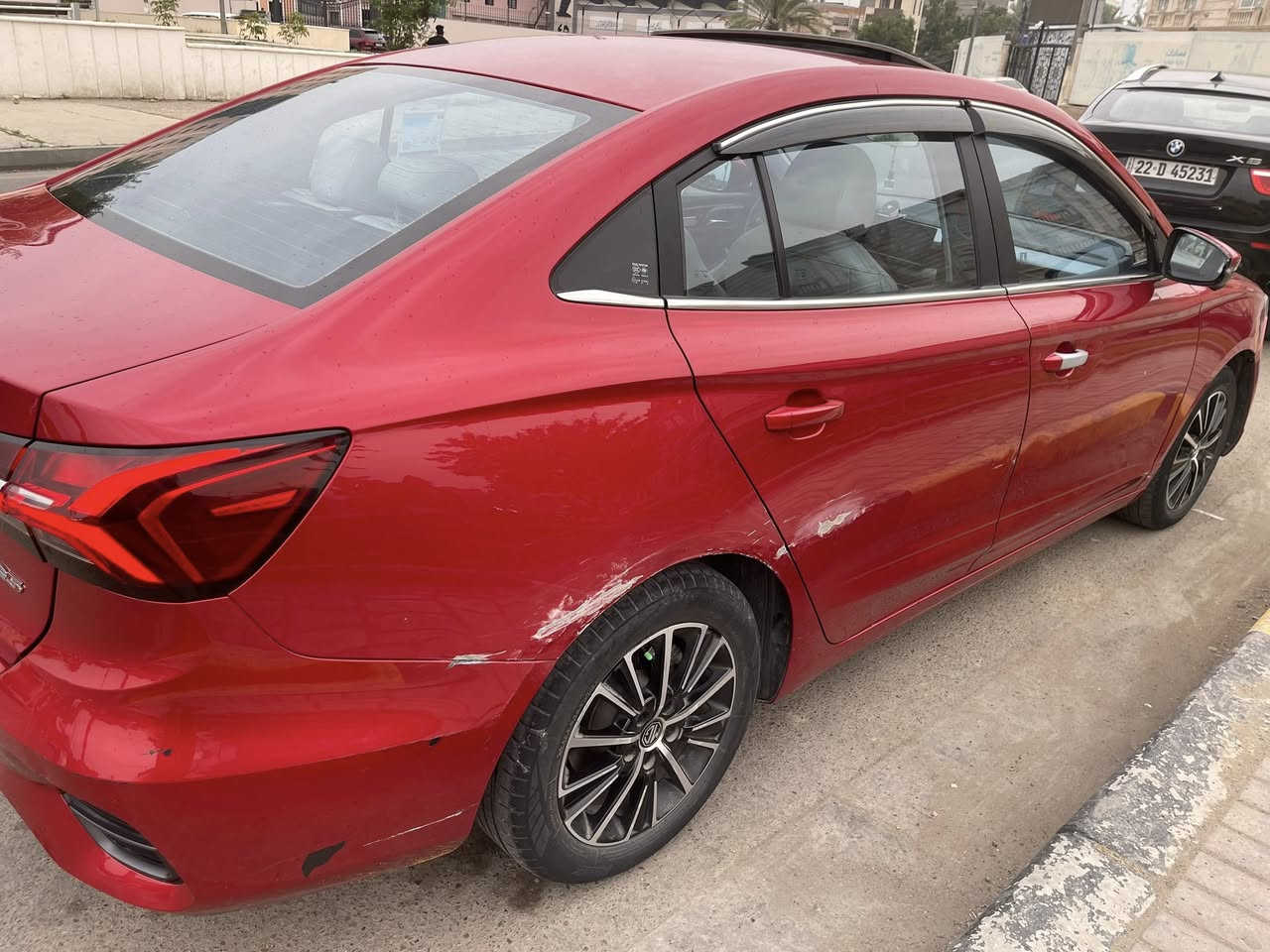 بلس MG 5 موديل 2024  . خليجي  للبيع
اللون : احمر
رقم : بغداد الانكليزي تحويل مباشر باسمي 
المواصفات :
المحرك 1500 تنفس طبيعي
‎كير اوتماتيك 
تبريد قطعتين امامي وخلفي 
‏‎شاشة كبيرة ابل كار بلي واندرويد 
السيارة بصمة 
بصمة ابواب وصندوق 
هندبريك بصمة 
اوتو هولد 
ويل كب كروم 
كروز سرعة 
تحكم ستيرن جهتين 
لايت + بك لايت لد Led
بلوجكترات امامية زنون Led
اشاير بالمري الجانبية 
لايت عدسة زنون +تكحم بالايت ماطور 
حساسات خلفية 
حساس ضغط اطارات
4 جام كهرباء اوتو 
داخل او فايت 
الجام مغلف عازل حراري 
مكان السياره بغداد
بيه طخات خفيفه على بارد مصلح وبيه بالدوسه طخه مصلحه حار كد شبر 
***********
السعر 100 ورقه
