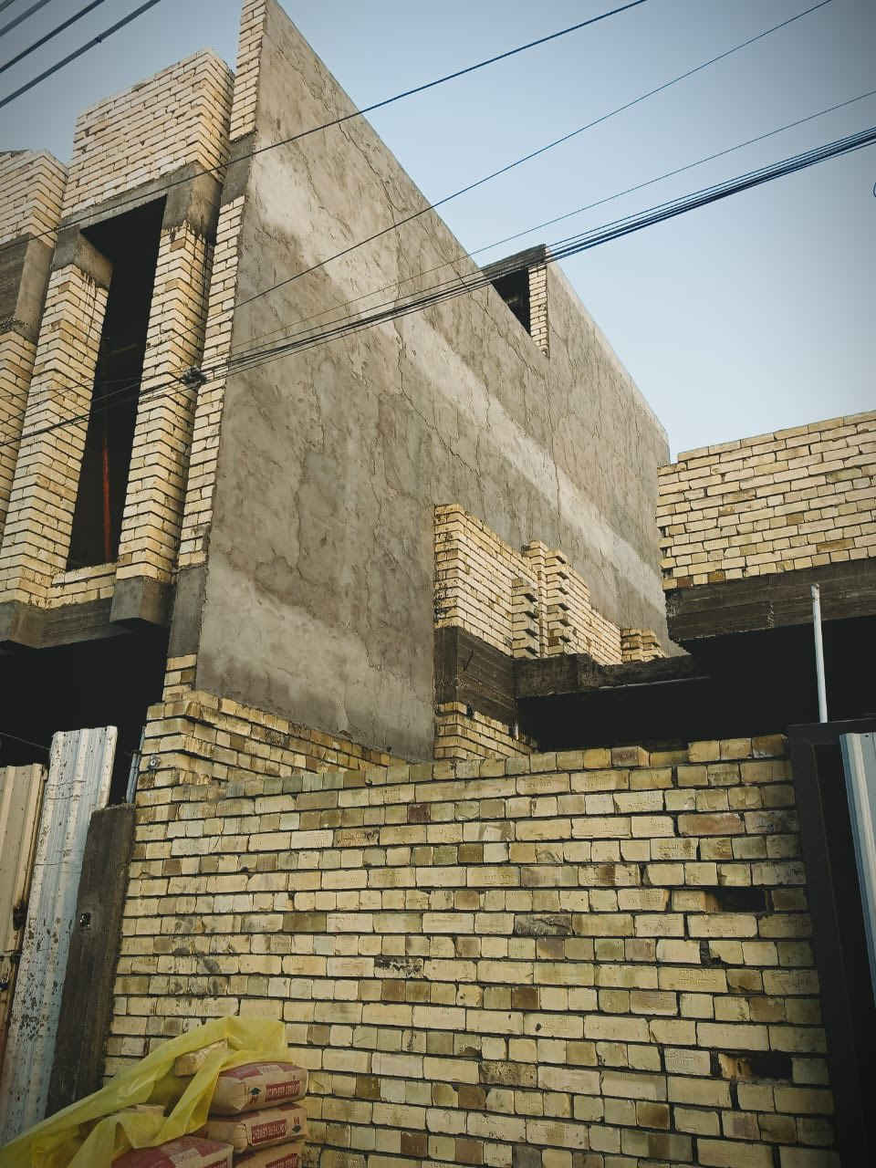 السلام عليكم خلفة لبخ اسمنت  نثر و صبغ وتطبيك  ارضيات مكاني بغداد الزعفرانية رقمي *********** بي وتساب
