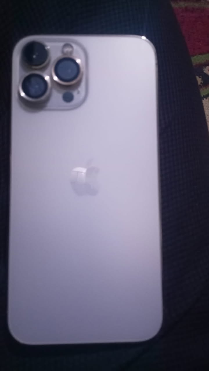 ايفون 13 برو ماكس مامفتوح ولابدل بيه شي سعر خاص ***********
