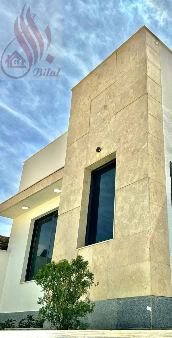 سلام عليكم
بيت للبيع بمجمع الشمس  خلف الشريط الVIP💯💯💯

✅المساحة 200 متر. فئة A1/2

✅البيت مرحلة اولى يخلص بناءه بشهر السادس

✅بلوك 37 

✅رقم الدار :7 

✅البيت بناء درجة اولى طابوك جمهوري وحديد تسليح

✅البيت طابق واحد يحتوي على غرفتين وصالة واستقبال ومدخل ومطبخ ومجموعتين صحية.

✅البيت واصل من سعره 81مليون 

✅دفعة كل شهر 500 ألف 
ودفعة تسليم المفتاح 15مليون بشهر الواحد 2027
🛑السعر المطلوب فقط الواصل للشركة
🛑وفسخ العقد على المشتري

البيت بأسمي مو بأسم مكتب دلال يعني تحويل مباشر

🛑الجاد بالشراء التواصل على الواتساب او الاتصال على الرقم: ***********
