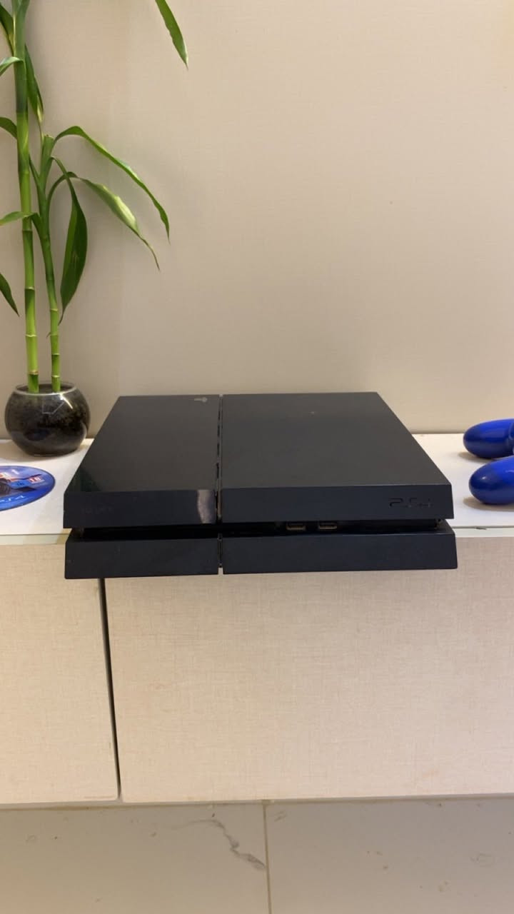 تابعونا ليصلكم كل جديد 🌟🌟🌟
بلاستيشن 4 فات العادي نضيف جدا
ولم يسبق له دخول الصيانه
500g
ملحقاته ///
يد اصليه بلون الازرق
اتش دي
سلك طاقه
شريط
الجهاز نضيف ولا يعاني من شي الحمدلله ولك الفحص
 ريال 400
التواصل واتس اب خاص اتصال //
( رقم الجوال يظهر عند الضغط على زر تواصل )
تقيمك بعد الشراء يهمني 🌟🌟🌟🌟🌟


**إذا كنت صاحب هذا الإعلان وتريد حذفه لأي سبب، رجاءا أرسل رسالة إلى الدعم الفني**