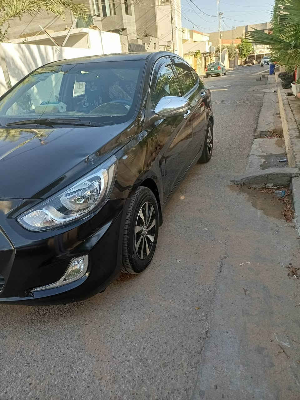 السلام عليكم 
سياره هونداي اكسنت موديل 14 خليجي تحكمات استيرن اشايرمري صندوك كهرباء تخم تاير جديد صدر جديد مكينه وكير ATمكفولات سعر83 وبيهاء مجال *********** اتصال وتساب والسونار موجود بالصور
