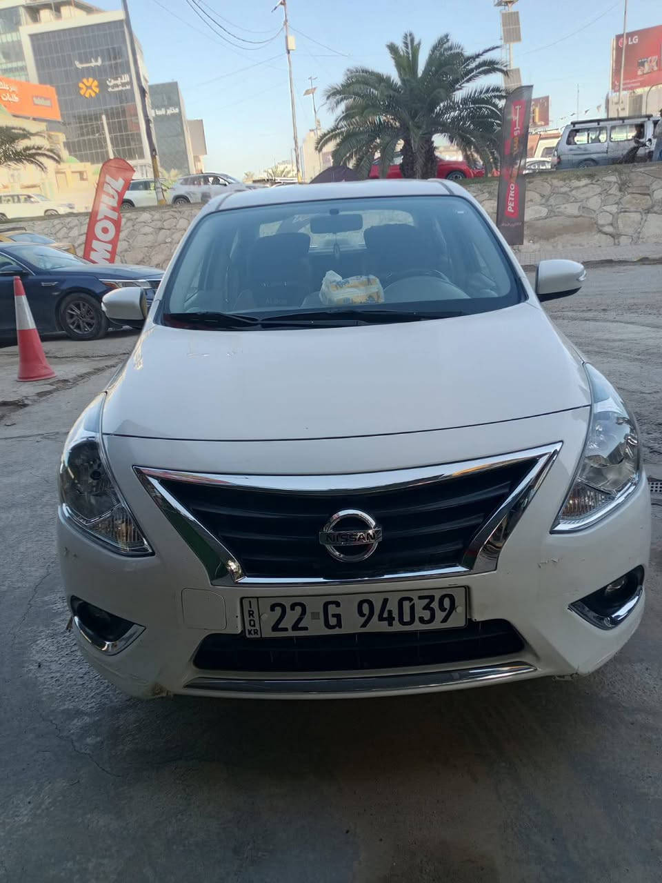 السلام عليكم
نيسان صني مصري موديل 25 
كير مكينة حدادية مكفولات  شرط رقم اربيل  ب اسمي  تحويل ثاني يوم ماشية 74  بيها فقط بارد بلحوض جداً  بسيط وممبين  بدون قطرة صبغ  ودعامية بلادية  باقي السيارة مكفولة كلشي  واضح  بلصور   ونصبها احلى من الصور  نقصها فقط تخم تاير  السعر 122 وبيها مجال بسيط مكان السيارة بغداد  
***********
