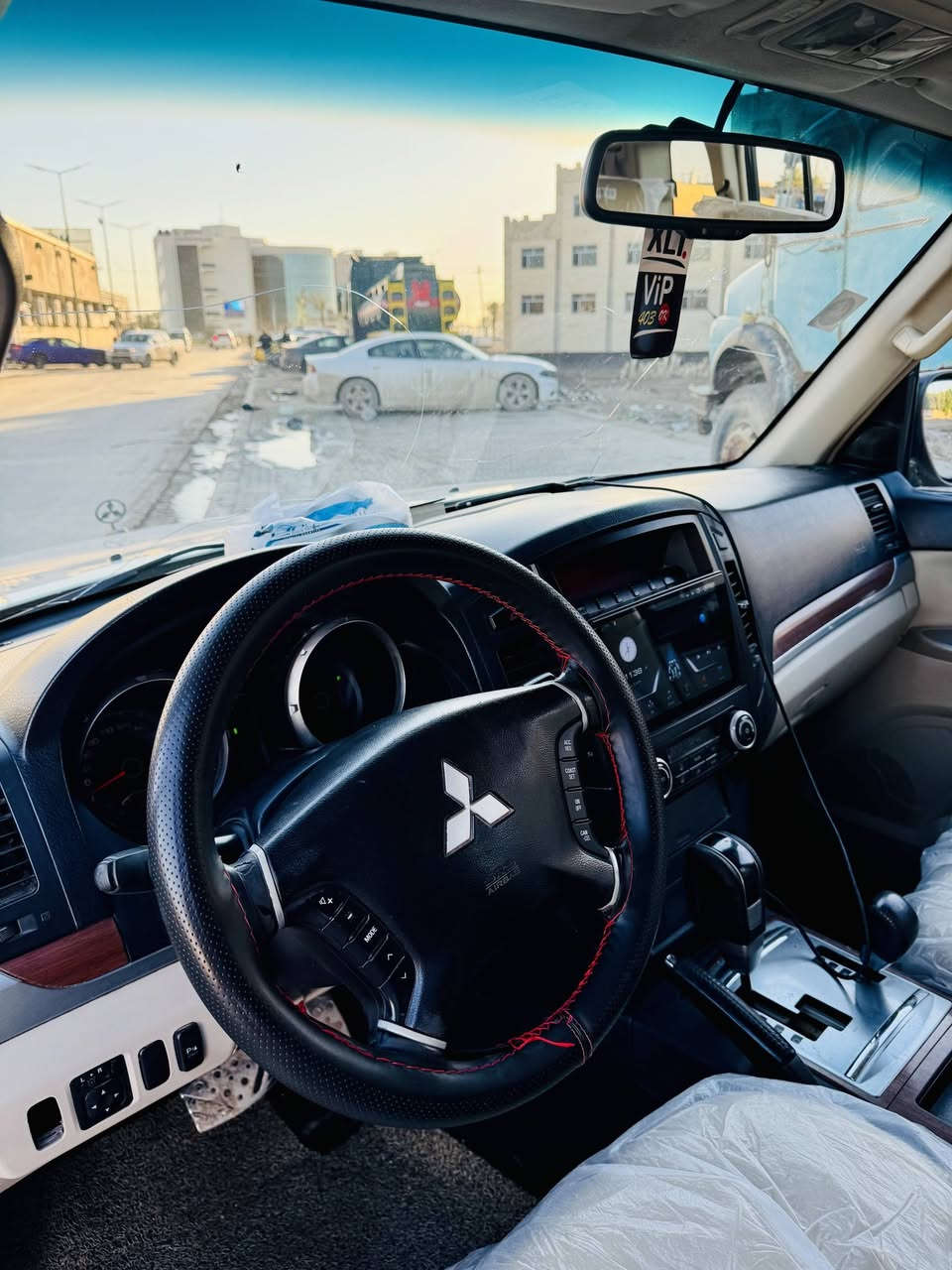 السلام عليكم
باجيرو 2008كفاله عامه من صبغ وضربه وتبديل وبارد 

محرك 6  سلندر 3000 مكفول من البخار والتنقيص والصوت وغير مفتوح 

گير مكفول تخم تاير جديد هس شادينه حداديه مكفوله جديدة كهربائيات كله شغاله تبريد ٣ قطع ثلج ٧ راكب  

سيارة جديدة وجاهزه من كلشي  مكان السياره كوت رقم السياره بابل الدولي الجديد وهزه جديدة 

منظومه غاز بيه سياره 

 للتواصل ***********
