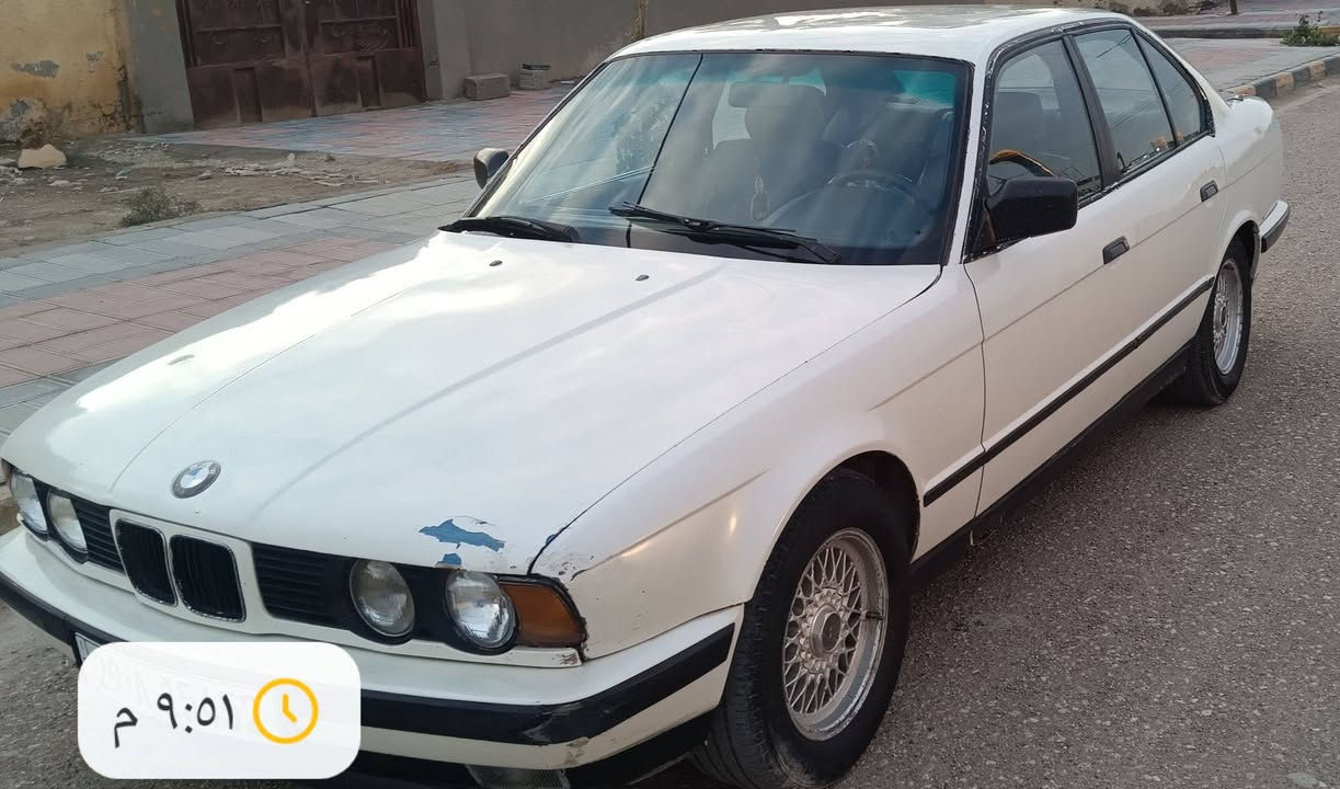 BMW موديل 91
حجم 525رقم واسط انكليزي بأسمي تحويل مباشر 
تبريد كهربائيات كلها شغاله 
منظومه لايت جديد 
تخم تاير جديد 
كير مكينه خير من الله 
حداديه 75%
مكان السياره واسط الكوت 
السعر 52وبيها مجال 
***********
