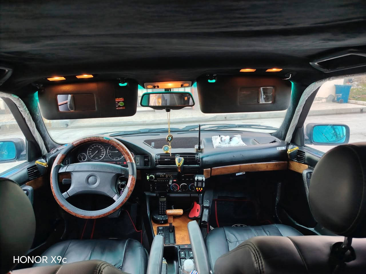 ✈️530i V8
م1994
سعرها 80 بيها مجال
***********
