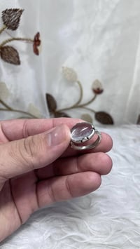 ⁨	خاتم من الدر النجَفي اللون مميز جدا  الصائغ : السيد ضياء الموسوي قيا...