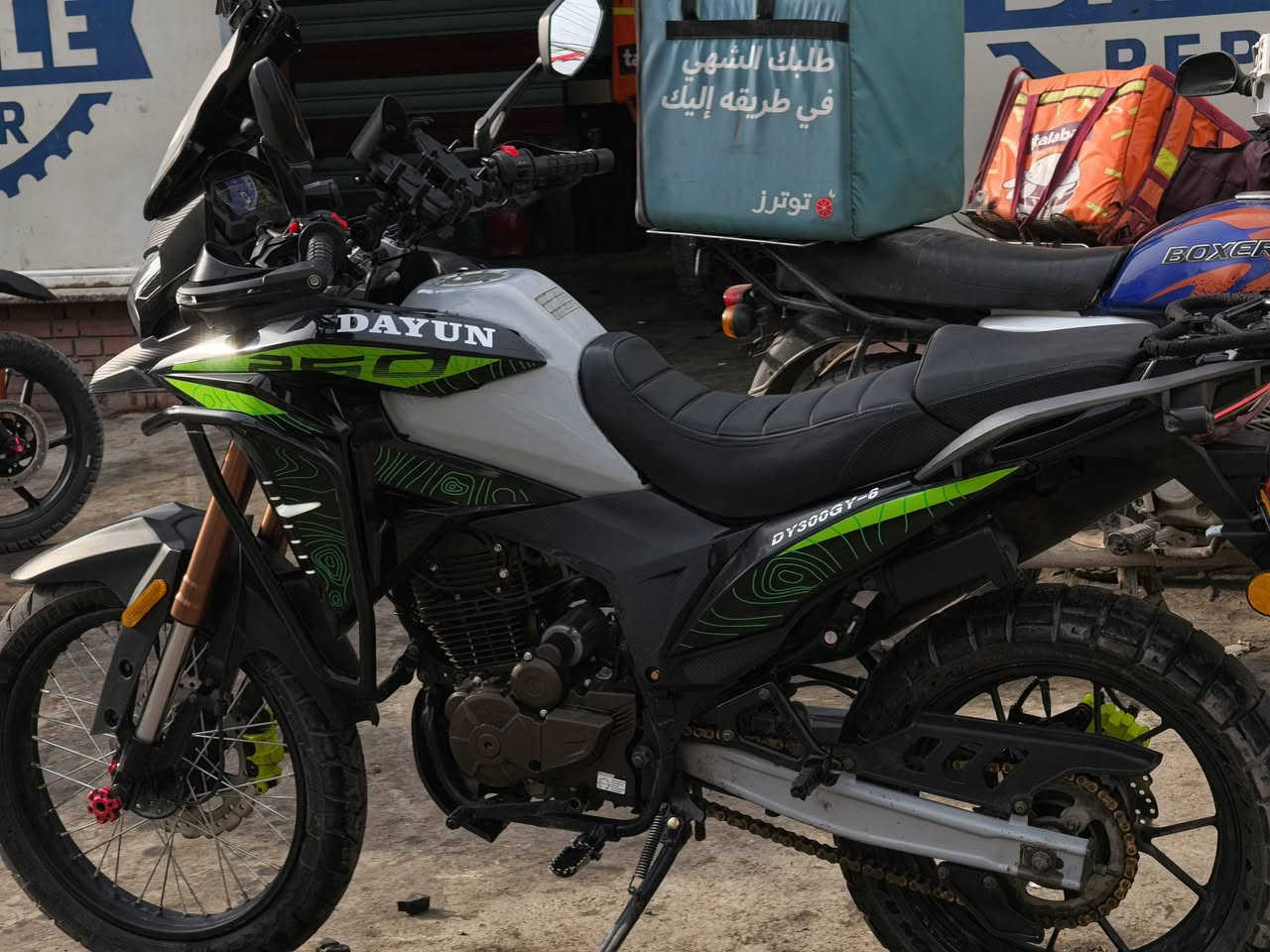 دافنجر 25
محرك 300 
ماشية9000
تايرات سياحي مشلن
مكفولة كفالة عامة 
للاستفسار***********
