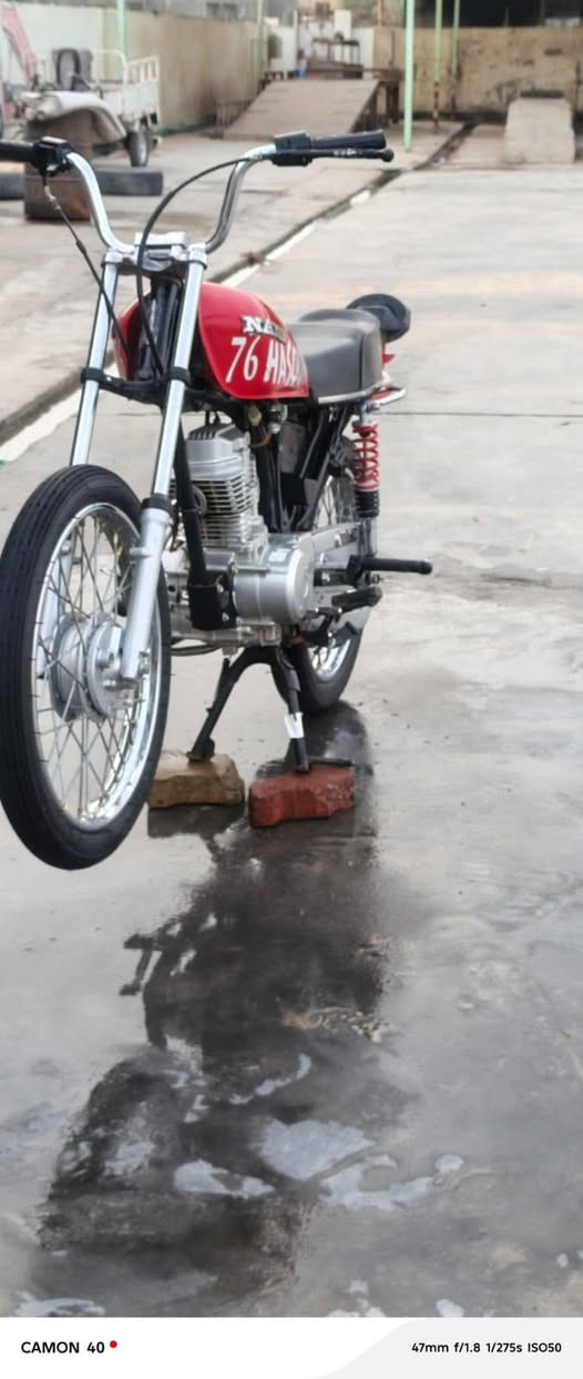 سلام عليكم دراجه نامه شلامجه للبيع (مديل 25)(والشاصي 23) مامفتوحه مبدل بس ولفات مكينه تخبل شرط شلعه ومعدل وفصله (اوراق سكنر سكنر) بليته موجوده (السعر 600) والشراي ينتصل ويدلل ***********
