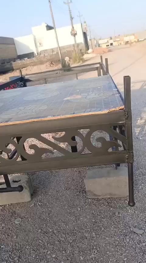 سلام عليكم محجل البيع انفصال جديد حديد وسط سعر 200وبيه مجال مكاني رمادي الخمسه كيلو رقم الهاتف ***********
