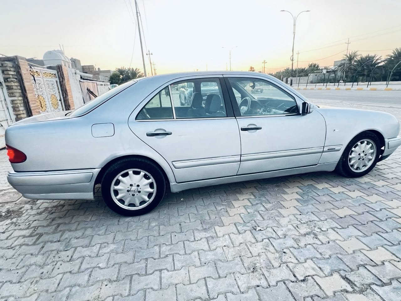 السلام عليكم 
مارسدس أم عيون E320 
بيها محرك  VVT 3000 
موديل 1998 
رقم انكليزي سنويه ل29 بأسمي تحويل ثاني يوم 
مكينه وكير كفالة 
صدر أمامي خلفي جديد 
تبريد ثلج منضومه جديدة بالباكيت قطعتين+ثلاجه 
تخم تاير جديد 
باتري جديد 
السعر 68
رقمي 
***********
