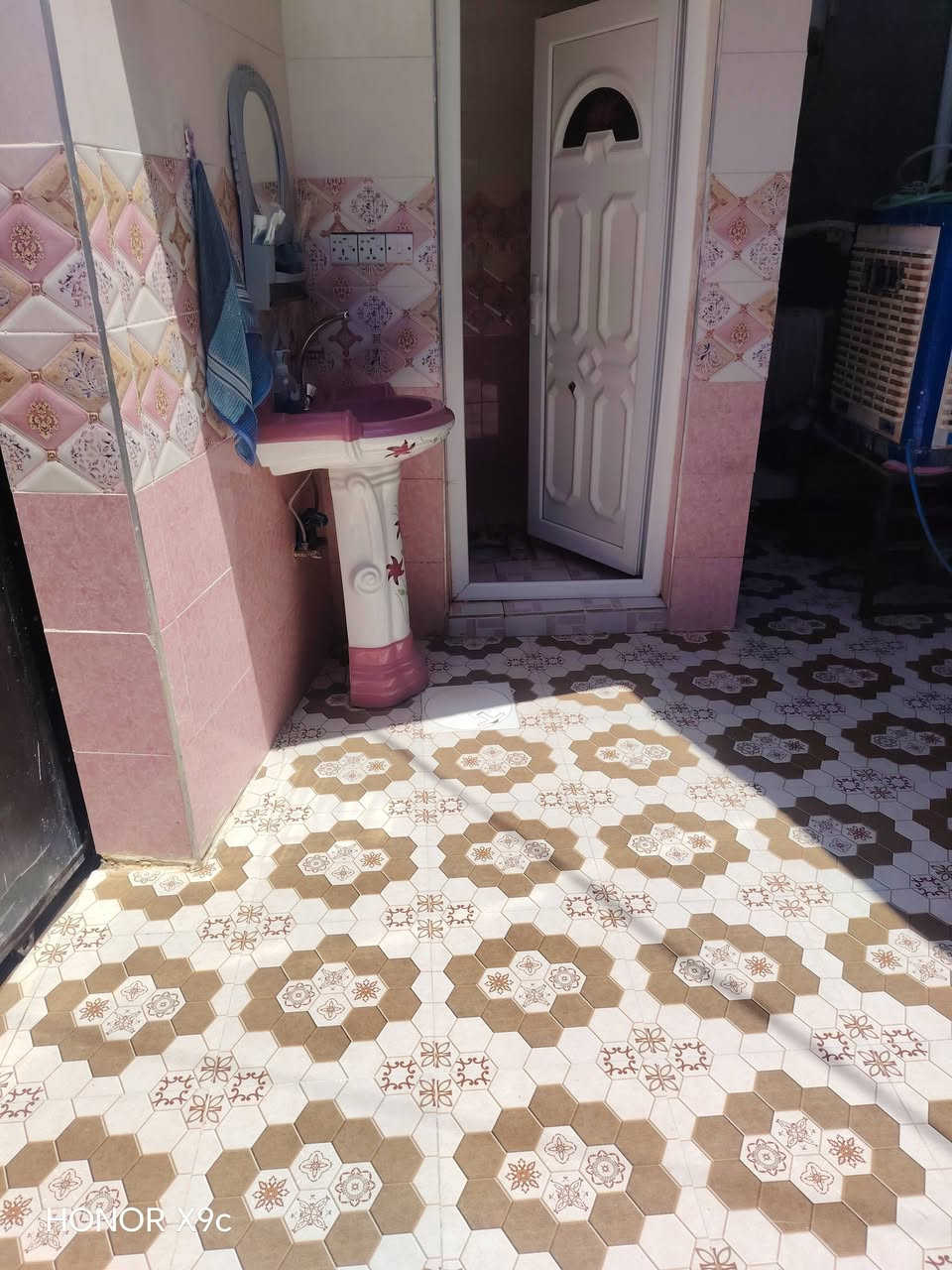 سلام عليكم مشتمل ١٢٥ متر لبيع فى الخالص حي شمر مجاور حي زهراء الإتصال على ***********
