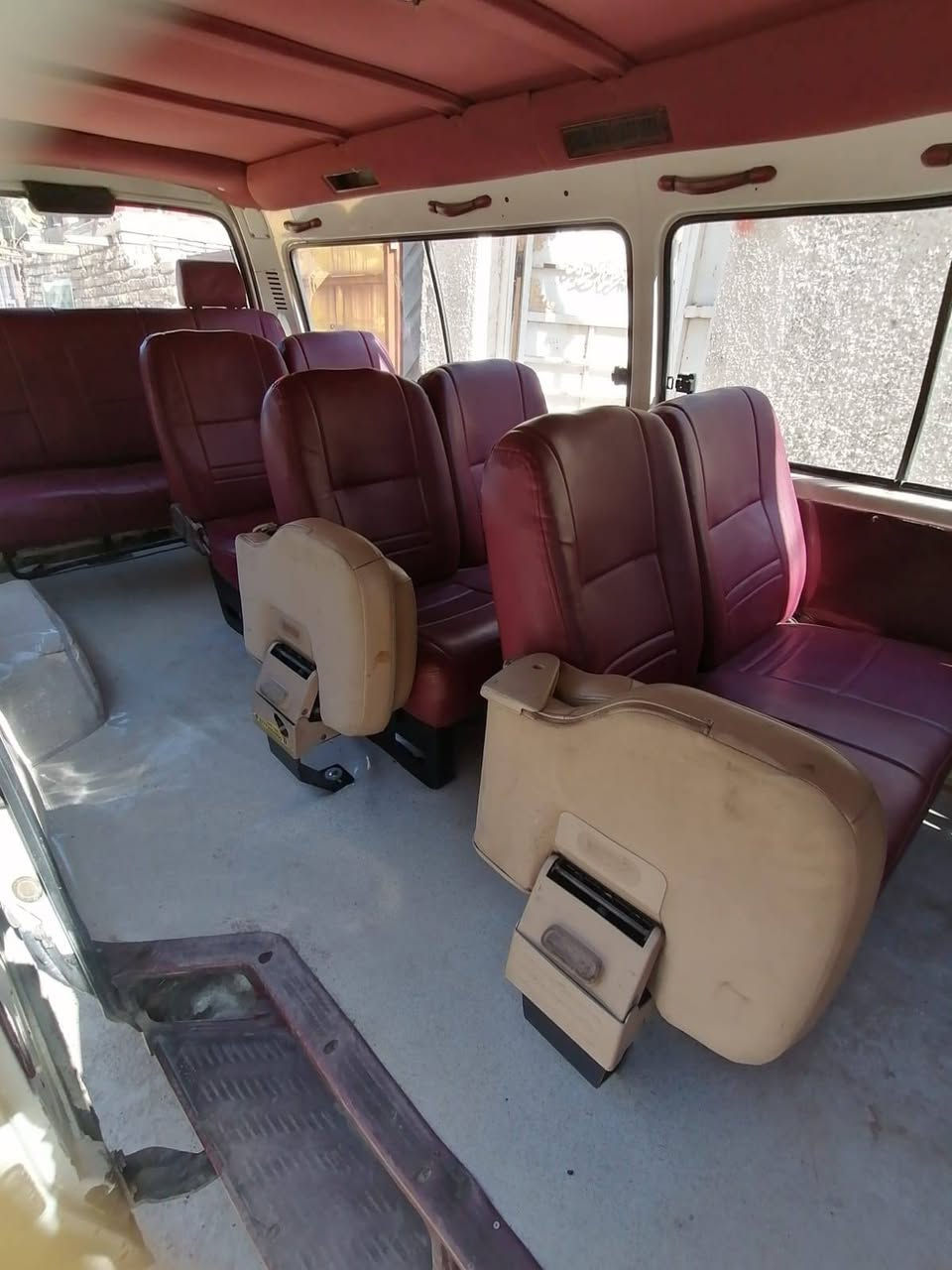 سلام وعليكم فتون الوان للبيع موديل 13 مكفوله من صبغ  بس بارد جوه لباب سليت وضحات بل صوره كير وكسن و مكينه تجفيت جديد تحويل ثاني يوم مكان بغداد الامين الثانيه سعر 72 وبيها 

***********
