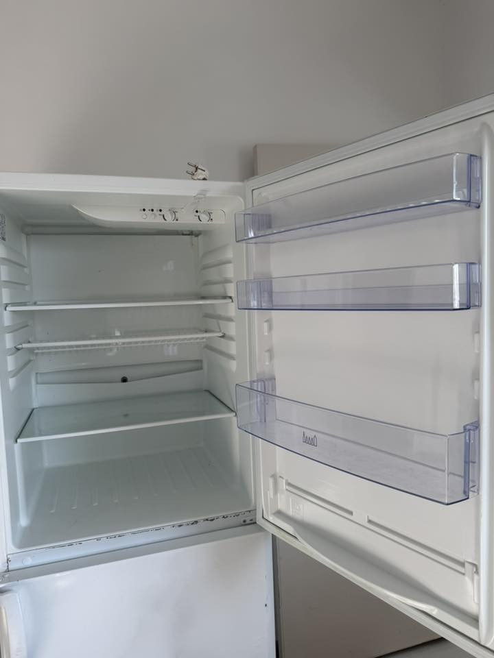 ئەم سەلاجەیەمان هەیە ٨ مانگ ئیشی پێکراوە ،سویدییەو لەوێوەوە هاتووە ،هیچ کێشەیەکی نییە سەرەوەی سەلاجەیە و خوارەوەی موجەمیدە. 

بە ٢٠٠ هەزار ئەیفرۆشین

کڕیاری بەڕێز نامە بۆ ئەم وەتسئەپە بنێرە: ***********
