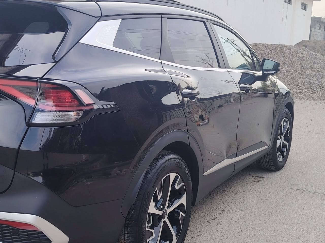 السلام عليكم للبيع سبورتج ٢٠٢٥ مكينه ٢٥٠٠ حادث بنيد جاملغ ايرباك دركه فقط صور حادث بل منشور سعر ١٩٥ بيهه مجال قليل *********** شهداء البياع
