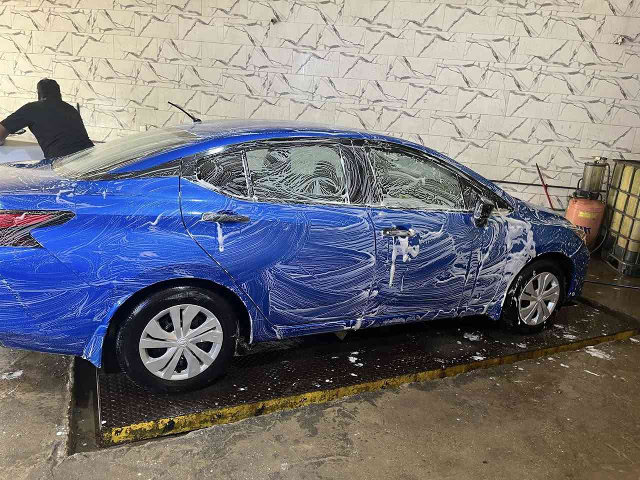 سلام عليكم نيسان فيرسا موديل 2024 ماشية 27 الف سياره جديده وعلى وضع الشركة فول مواصفات عدا البصمة محرك 1600 دبل نوزل حساسات خلفية شاشة وكامره رادار امامي وخلفي توقف ذاتي امامي وخلفي تنبيه خروج عن المسار السياره جاهزه وكلشي بيها على وضع الشركة مبدل بيها فقط بنيد وحادثها بدون دواخل كلش خفيف السعر 138 او مراوس بسيارهBYD الهايبرد 
للاستفسار ***********
