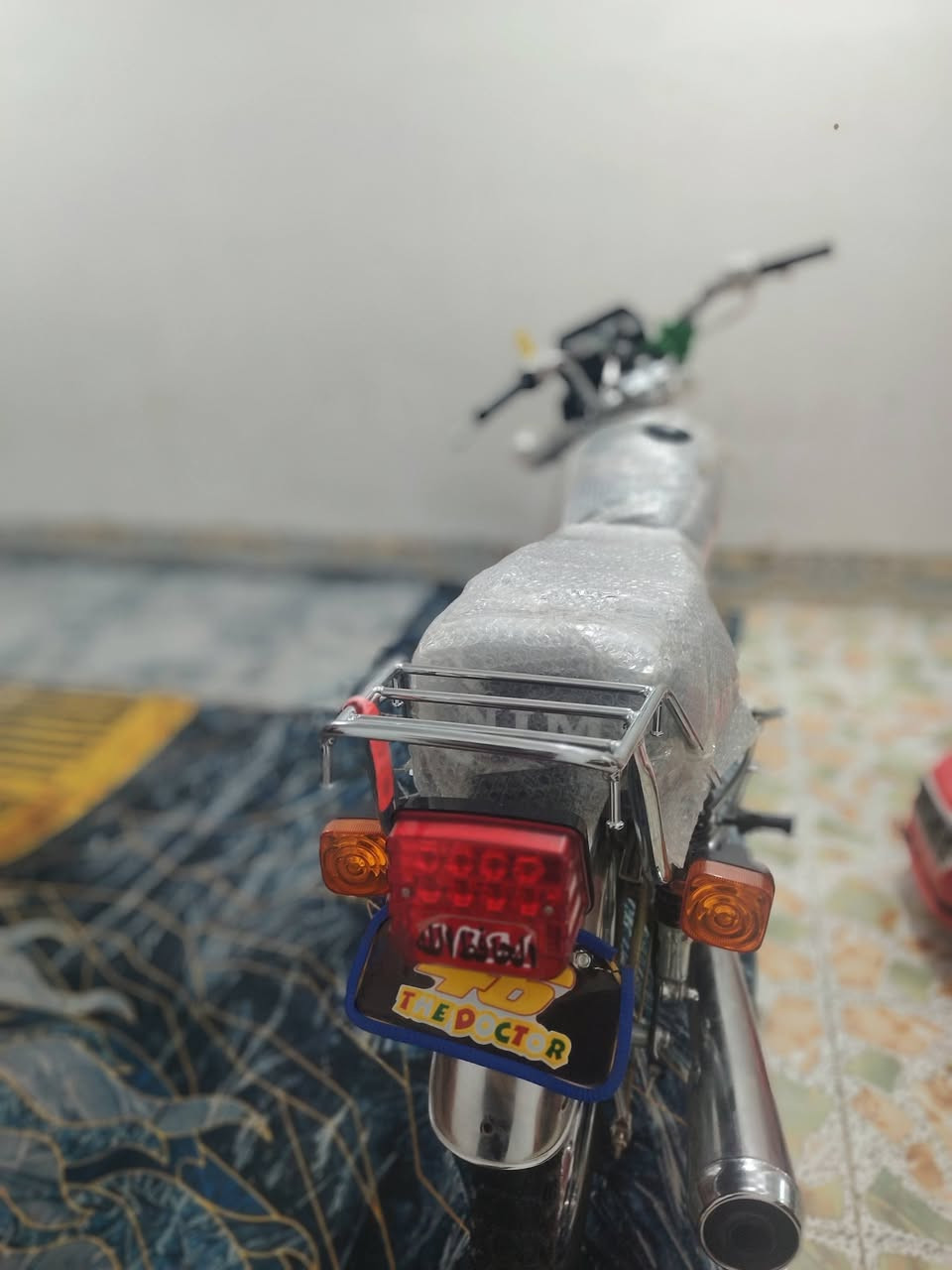 السلام عليكم دراجه للبيع 2027 دراجه حلوه ونظيفه برغم ما ناقصها دراجه  ورق سكنر  مكان حله   بابل شارع 100   ***********. سعره 850 وبي مجال قليل
