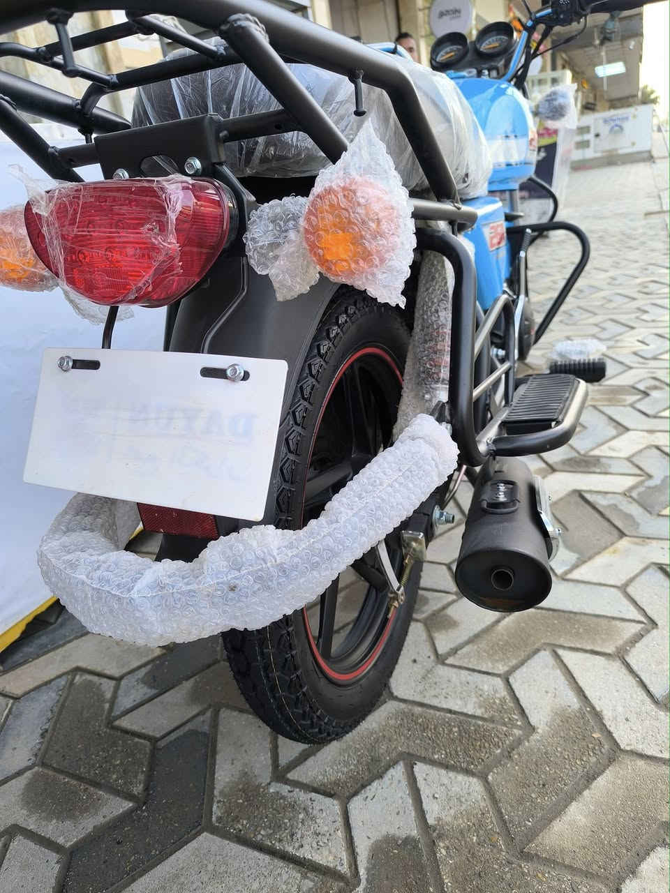 ديوان 23 مكينه 200 زيرو بعده عله وضع الشركه سحك كتابه حمره الاصلي لون سمائي مميز الخطه القديمه الشكل القديم ويل 18 ام الطوك السعر  خاص    مكان بابل الهاشميه *********** اوراق سكنر من الوكيل وصل معرض موجود بسمي
