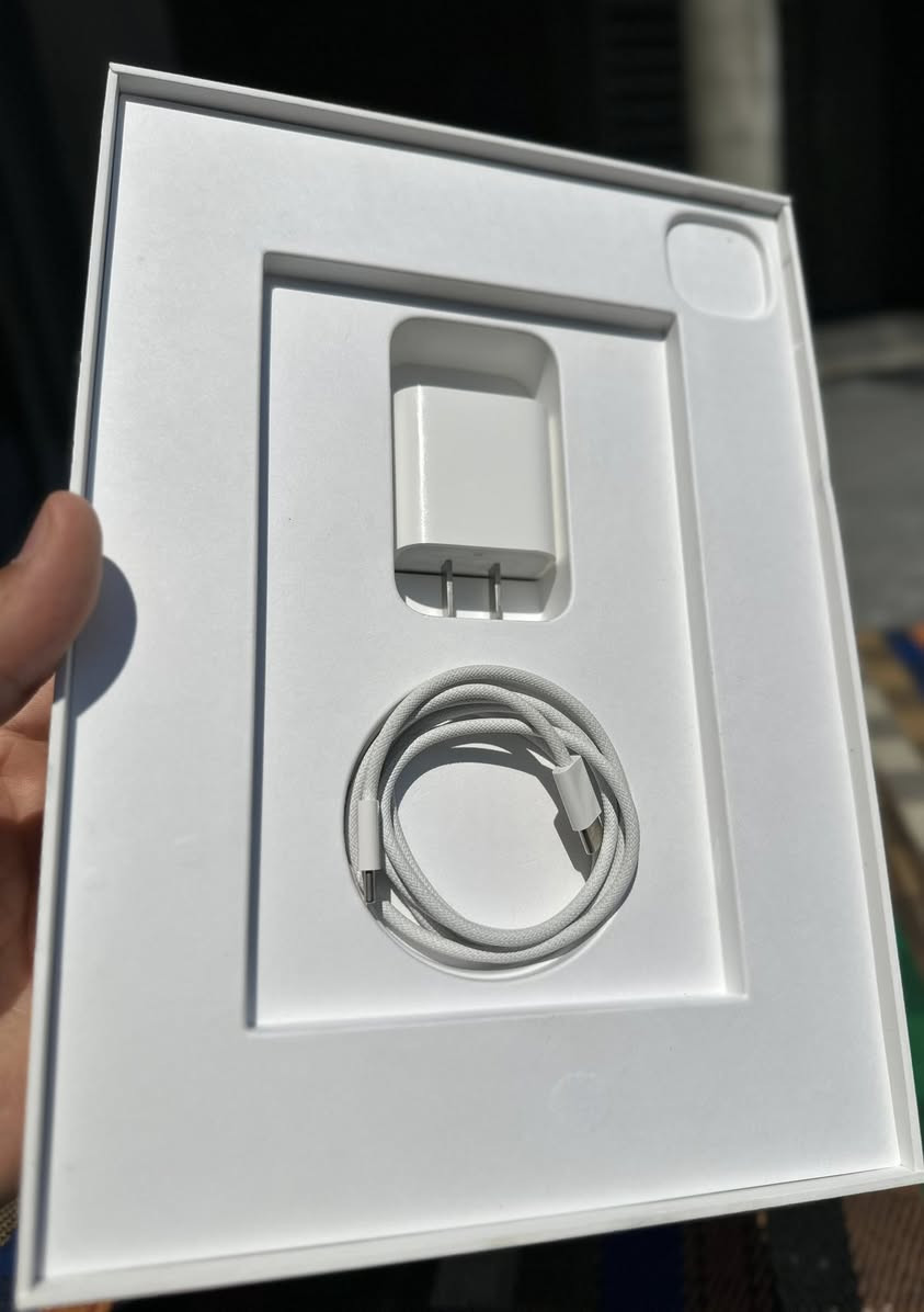 ايباد 11 برو معالج M5
حالة البطارية 100% 🔋 عدد الدورات 11 

الذاكرة 256 بعده بالضمان ينتهي ب2027

الجهاز جديد وكالة مع كامل ملحقاته 

السعر 1350 قفل 

***********
