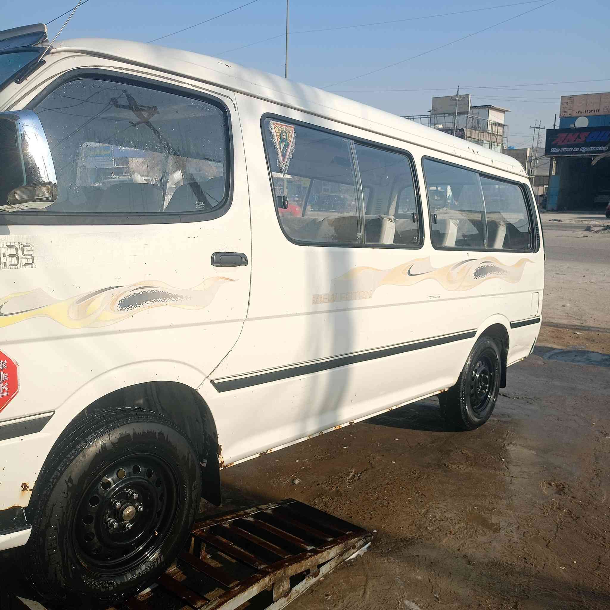 سلام عليكم فتون للبيع مديل 14 مكينة ونجي مجول و كير وحداديه جدد رقم بغداد مكان السيارة النجف السيارة بيه وكاله ابيع مصلاويه السعر 45 وبيه مجال للاستفسار ***********
