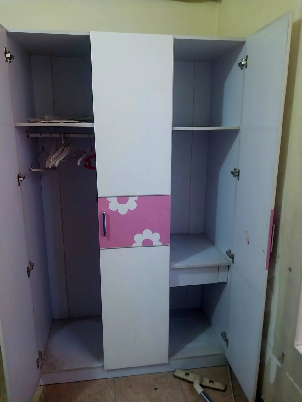 السلام عليكم
غرفة اطفال 
السعر ٣٠٠


**إذا كنت صاحب هذا الإعلان وتريد حذفه لأي سبب، رجاءا أرسل رسالة إلى الدعم الفني**