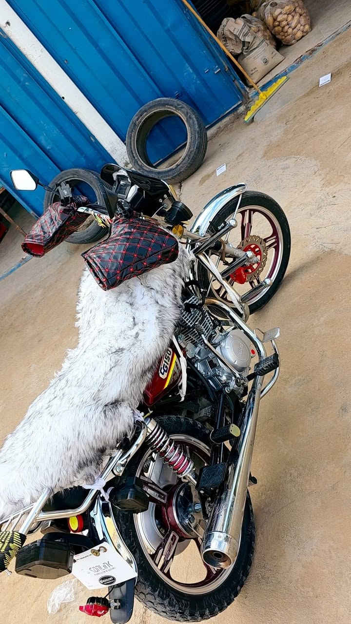 السلام عليكم دراجه للبيع  سولنك موديل 24اوراقه سويجات 2بصمات 2نضيفه دهن اصلي الماني وبانزين محسن  وصلت 675 ومابعت مكاني الانبار القائم ...***********
