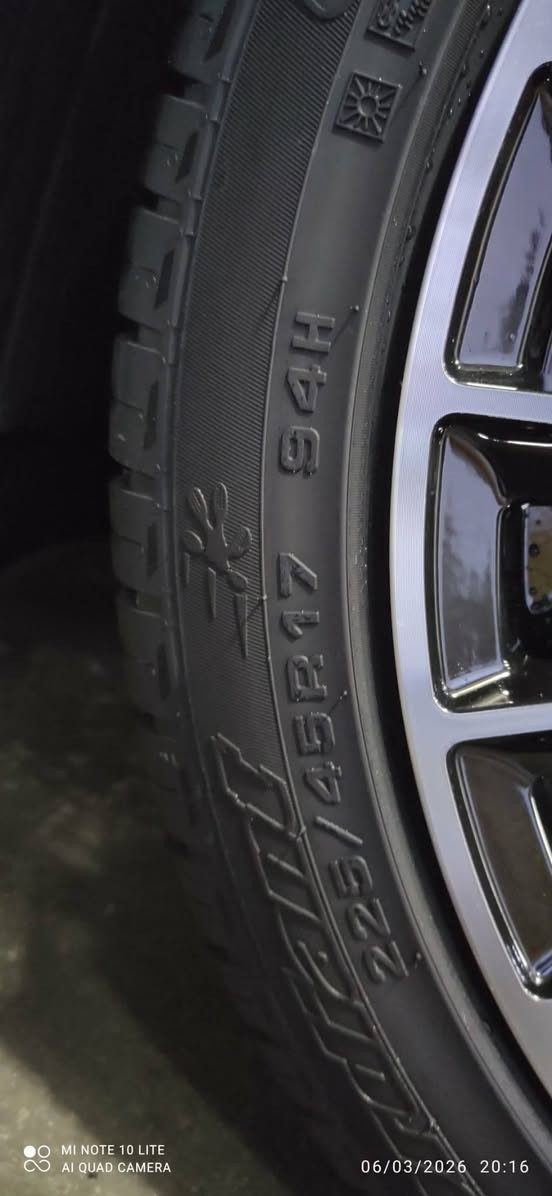 ویل و تایه ی لۆک بۆ فرۆشتن
قیاسی  225/17R/45/
یه ک حه فته یه به ستراوه 
تایه کان ڕووسین مویله کانیش لۆکن شتێکی زۆر شاز و تایبه تن شوخت و ڕوشاوی نیه 
بۆ ئێم جی و شاهینه و مارێسی دس سکۆدا و مه لیکه ئه بێت 
***********
***********
