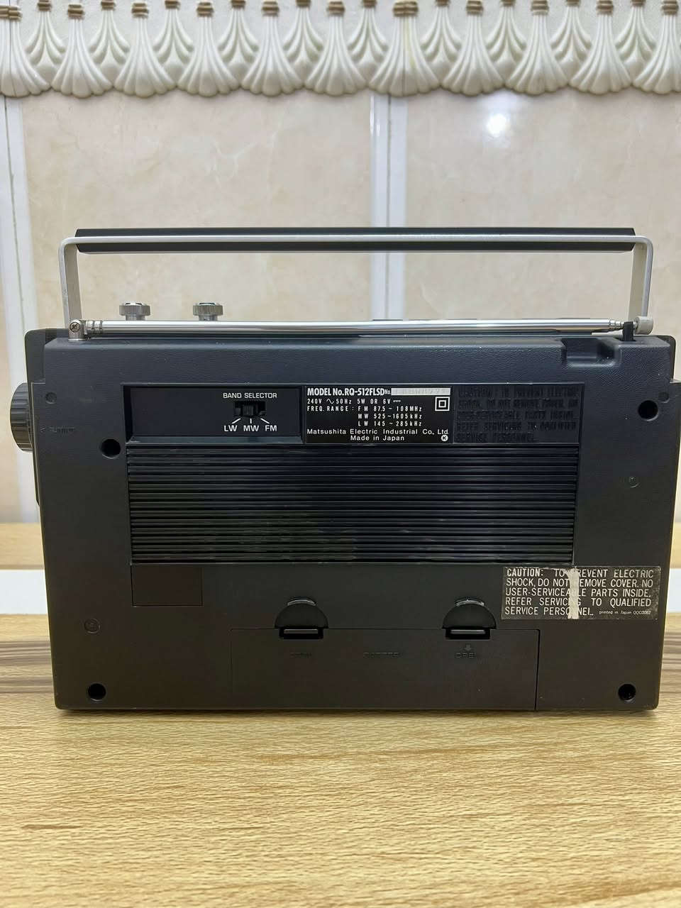 بعد اذن الآدمن
مسجل راديو ناشيونال باناسونيك ياباني الصنع ١٩٨٠
يعمل على الكهرباء المباشر او محولة خارجية ٦ فولت غير مرفقة معه او بطاريات كبيرة عدد ٤
ثلاث موجات راديو Fm-Lw-Sw
نسبة نظافة الجهاز ٨٥ ٪؜
للحجز مراسلة الصفحة او مراسلة واتساب على الرقم ***********
#الجميع
