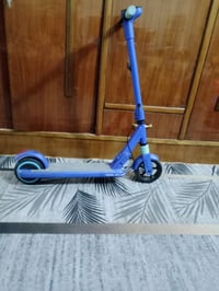 اسكوتر كهربائي • نظيف • بطاريات جدد