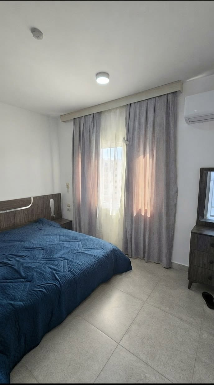 🏢 شقة مؤثثة للايجار – مجمع دار السلام السكني

📍 الموقع: منطقة البيجية، مجاور جامعة آشور
📐 المساحة: 134 م2
🏢 البناية: D2
⬆️ الطابق: عالي
🌆 إطلالة مميزة داخلية مقابل المول (لا توجد بنايات أمام الشقة)

🛏️ غرفتا نوم وحدة ماستر
🛋️ صالة واسعة 
🍽️ مطبخ
🚿 2 حمام
🌿 2 بلكون
📦 مخزن و غرفة الوندري 

❄️ مجهزة بـ 4 سبالت نوع توسوت إنفيرتر، منها سبلت كنتوري 2 طن في الصالة
🍽️ مطبخ متكامل درجة أولى
🔥 سخان
وبسعر كلش مناسب
للتواصل ***********
