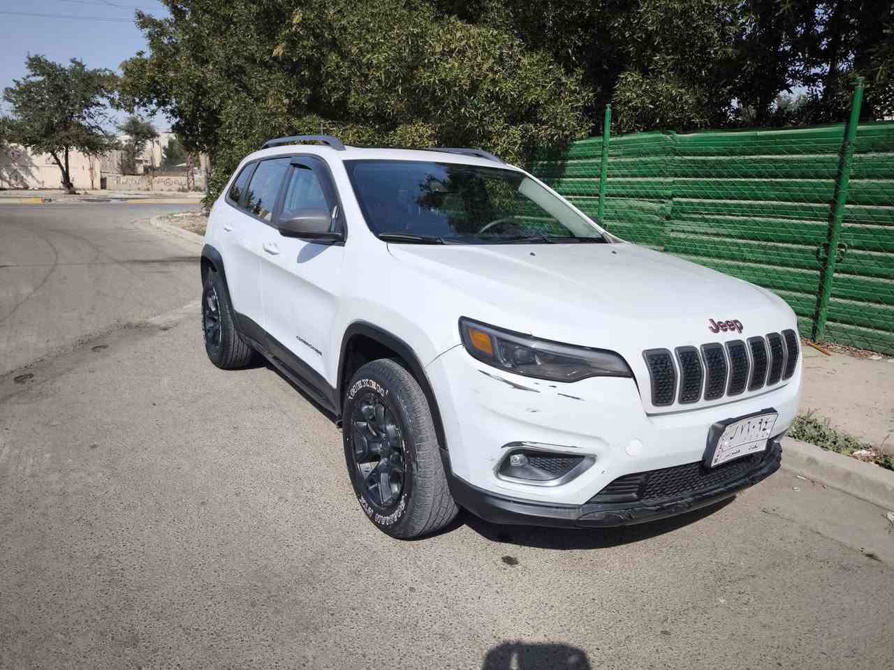 للبيع جيب شيروكي 19 وارد امريكي ، فئة تريل هوك عاليه المواصفات المخصصه للجبال ، محرك 6 سلندر 3200 السريع المرغوب ،،  فول مواصفات ، اللون ابيض ، ماشية 40 الف ميل ، بانوراما ، المقاعد جلد ، خزن ميموري كشنات ، تدفئه تبريد مقاعد ، تدفئه ستيرن ، حادث جاملغ وبنيد ، ايرباك ستيرن و دشبول ، المحرك و التبريد ممتازات ، 
السعر 140 ورقه مع مجال بسيط ...
***********         بغداد مكانها
