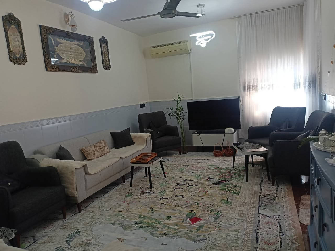 #دار_للبيع_الانواء_الجوية🏠
دار.. مساحة.200متر.2طابق
2صالة.. مطبخ..استقبال.. واجهة 
حجر..على حديقة عامة 🌲 
10×20.نزال ...
مكتب الشام للعقار
***********
***********
