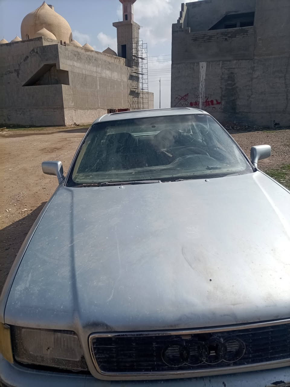 اودي للبيع موديل 1991 محدثه 1995فحص صلاح الدين 
ماشيه معامله كير محرك صدر قول عيز شويه كهربيات مكان سامراء صاحبه بل دور سعر 10اوراق بقي التفصيل عل رقم *********** هذا الرقم بي واساب
