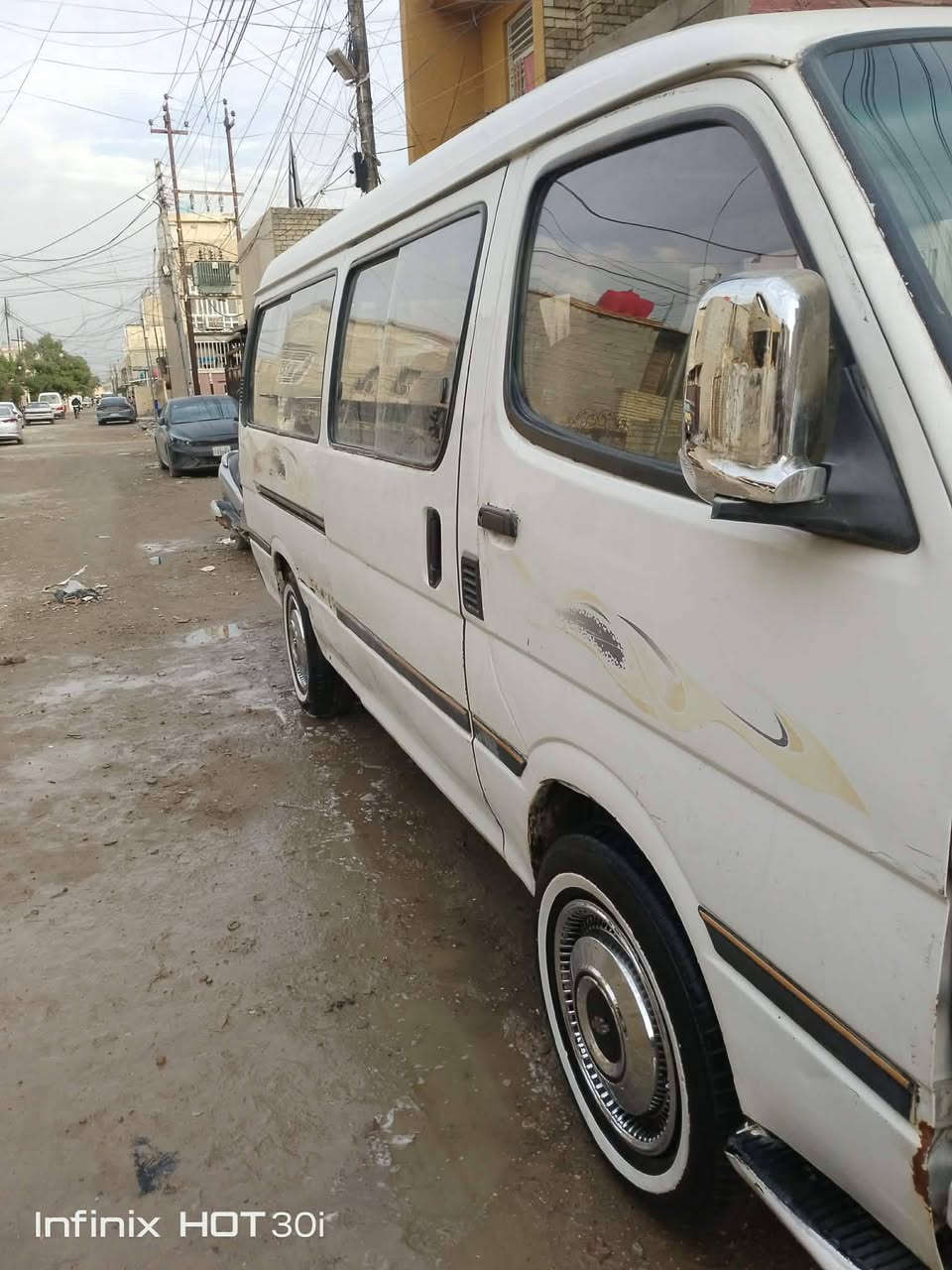 السلام عليكم فتون 11 للبيع رقم انكليزي رقم شاصي شعار بالتكمه كهربائيات شغاله دوشمه جديده تايرات نظاف مكينه قبغ اصفر اكسل وكير كفاله 
موقع بغداد الزعفرانيه
السعر 65 وبيها مجال
رقم صاحب السياره ***********
