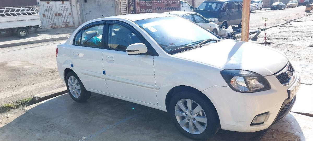 كيا ريو موصفاته معروفه 2012 مكفوله بس بارد بل صندوك.علا كد شبر السعر 109 وبيها مجال بسيط        رقم 📱 ***********
