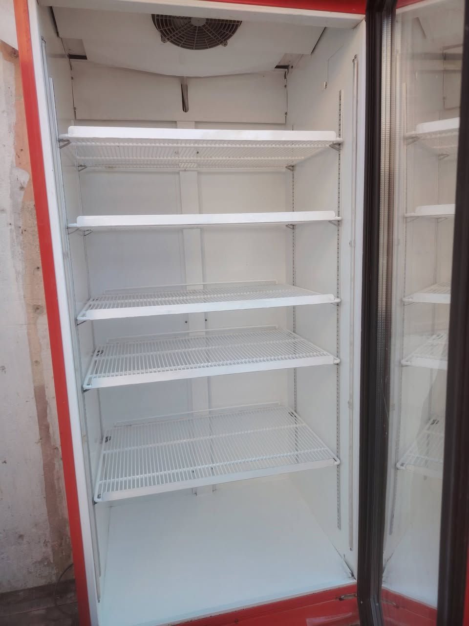 للبيع عارضه حجم كبير
***********
