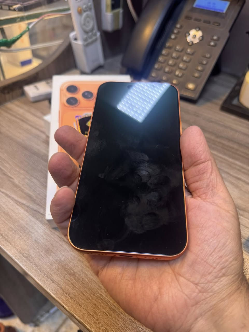 للبيع ١٧ برو ماكس ذاكرة ٢٥٦ بطارية ١٠٠٪؜  دورات ٦٨ بي طخة فوك بالزاوية موضحة بالصور السعر مليون و٨٥٠ سيم كارت ZA ماعندي توصيل…. بغداد الشعب *********** واتس
