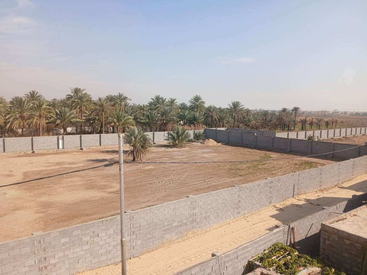 سلام عليكم.مشتمل. 40 متر للبيع طابقين كربلاء قرب فندق البارون يبعد عن الأمام 3كيلو زراعي سند. 25  اسويلك بي إقرارمحكمه صالح للسكن وا. لزوار.  السعر 38 وبي مجال  *********** وبي واتساب
