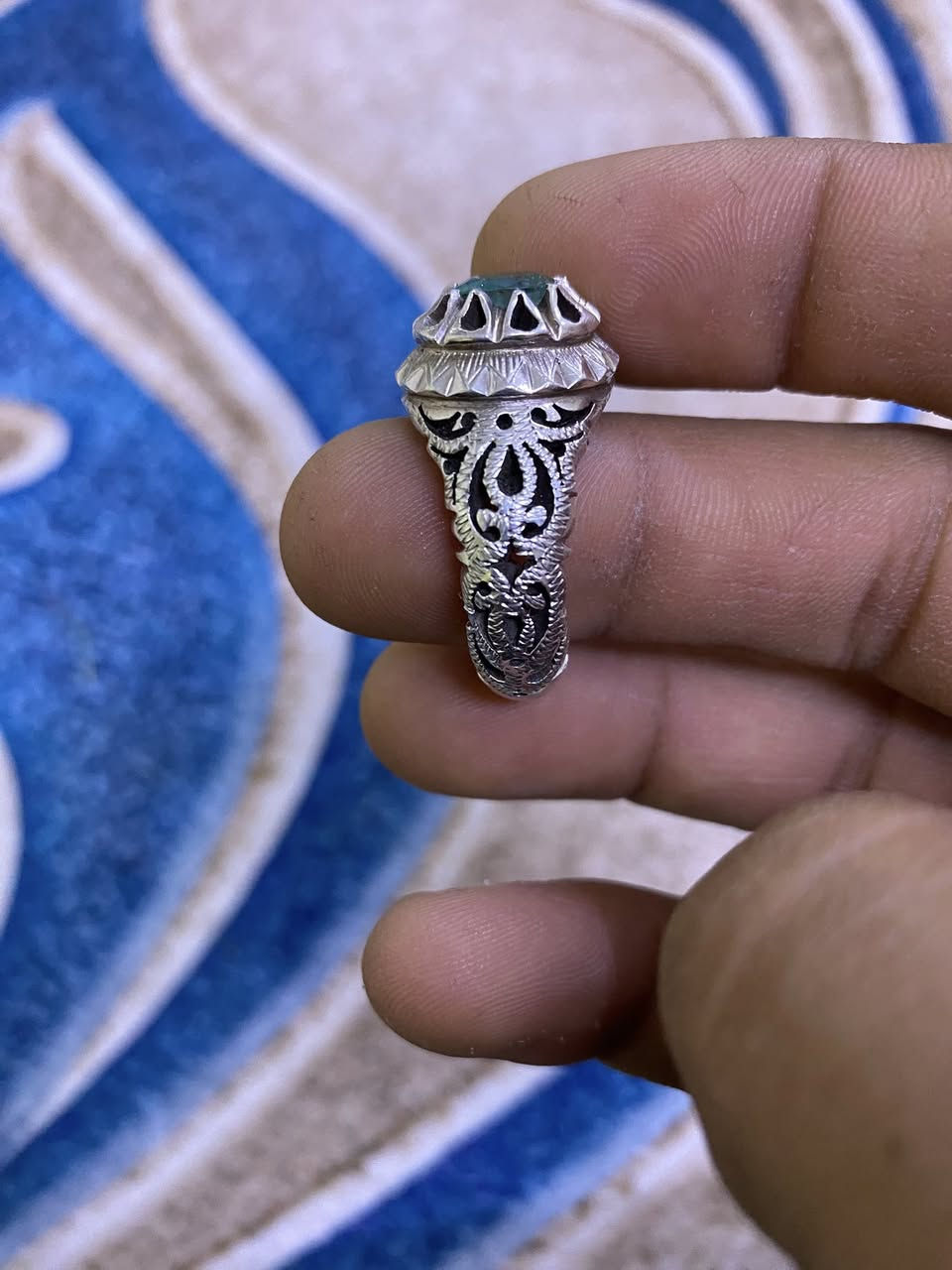 زمرد للبيع ***********
