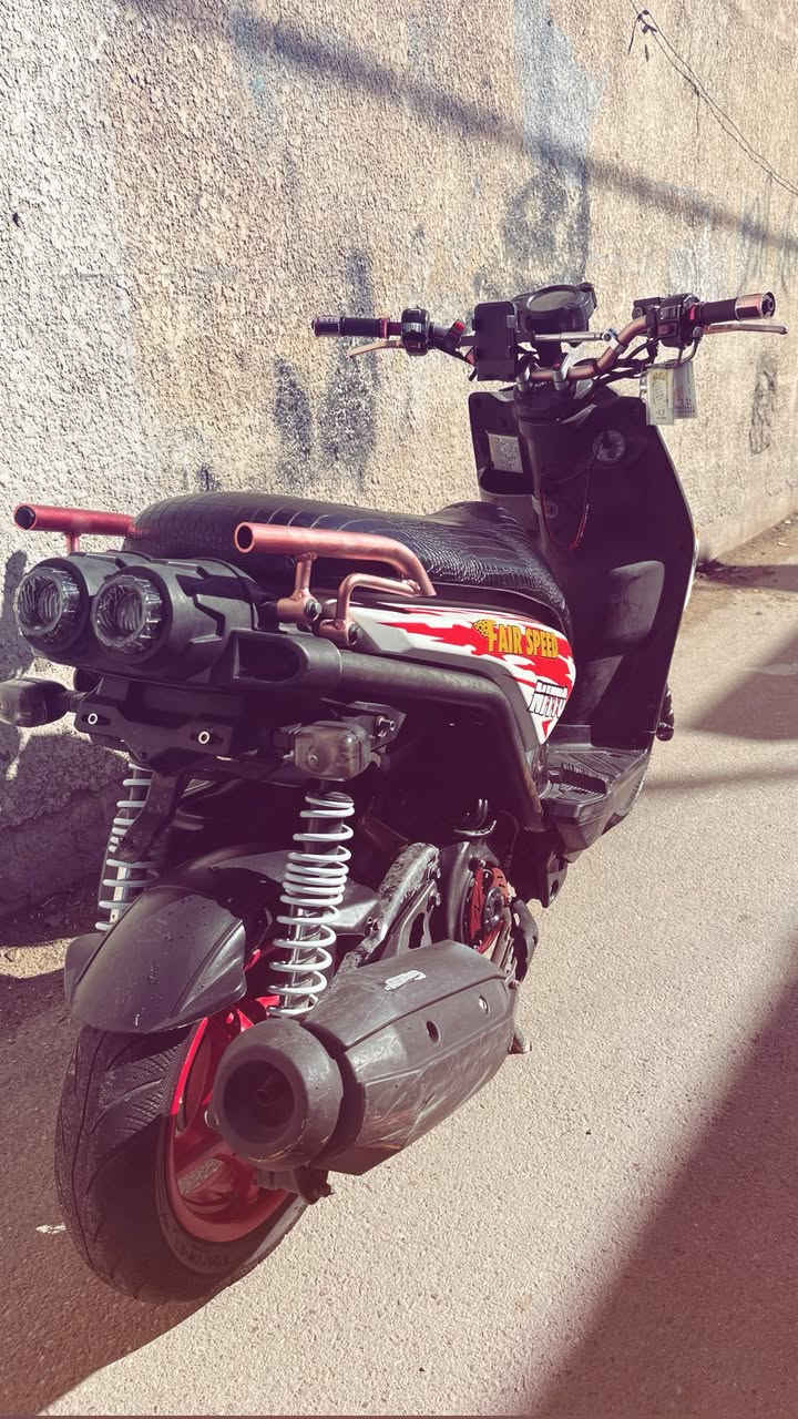 السلام عليكم شباب 
سكنس جبلي للبيع 
مكاني مدينه الصدر الجوادر 
الدراجه بيهه ستيرن رياضي اصلي كرزي 
يدات اصليات كرزيه 
قبق فلاوين ويدات سكليتر وبعد بيهه هواي نواعم 
السعر ب مليون وميه وخمسين 
الرقم بي واتساب فقط ***********
