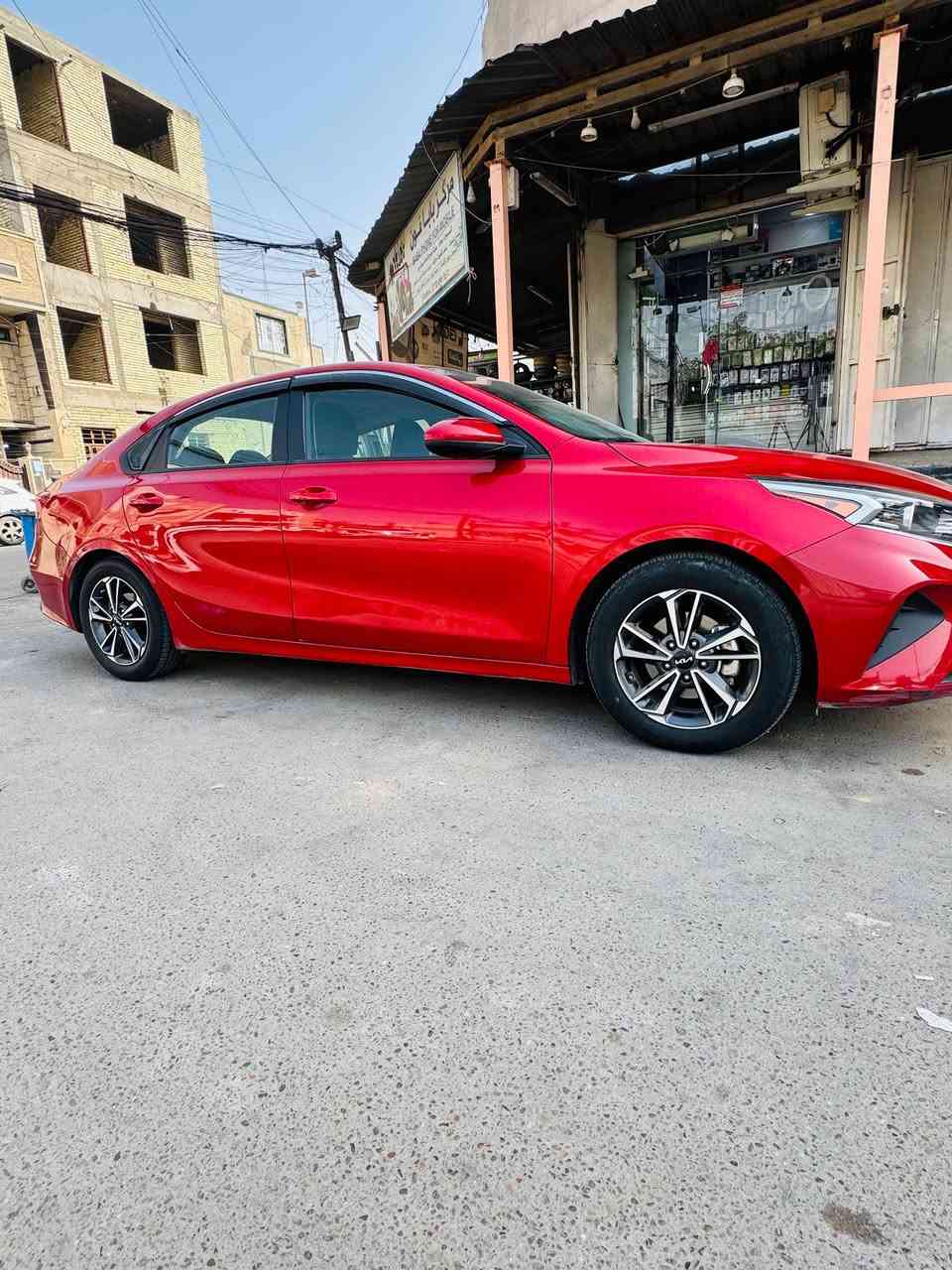 ياالله السلام عليكم
فورتيLX مديل 2023 موصفات عاديه 

معروفه تحكمً كامره تحكمات توقف ذاتي 

3وضعيات قياده شاشت عطلات يعني معروفه 

سياره حادثهه جاملغ الخلفي الايسر راجع بارد 

وصبغ ع كد ارقم الخلفي فقظ صور الحادث يمك 

سياره ماشيه 57m رقم بغداد بسمي  

مكان سياره شارع فلسطين  

هذا رقمي ***********
