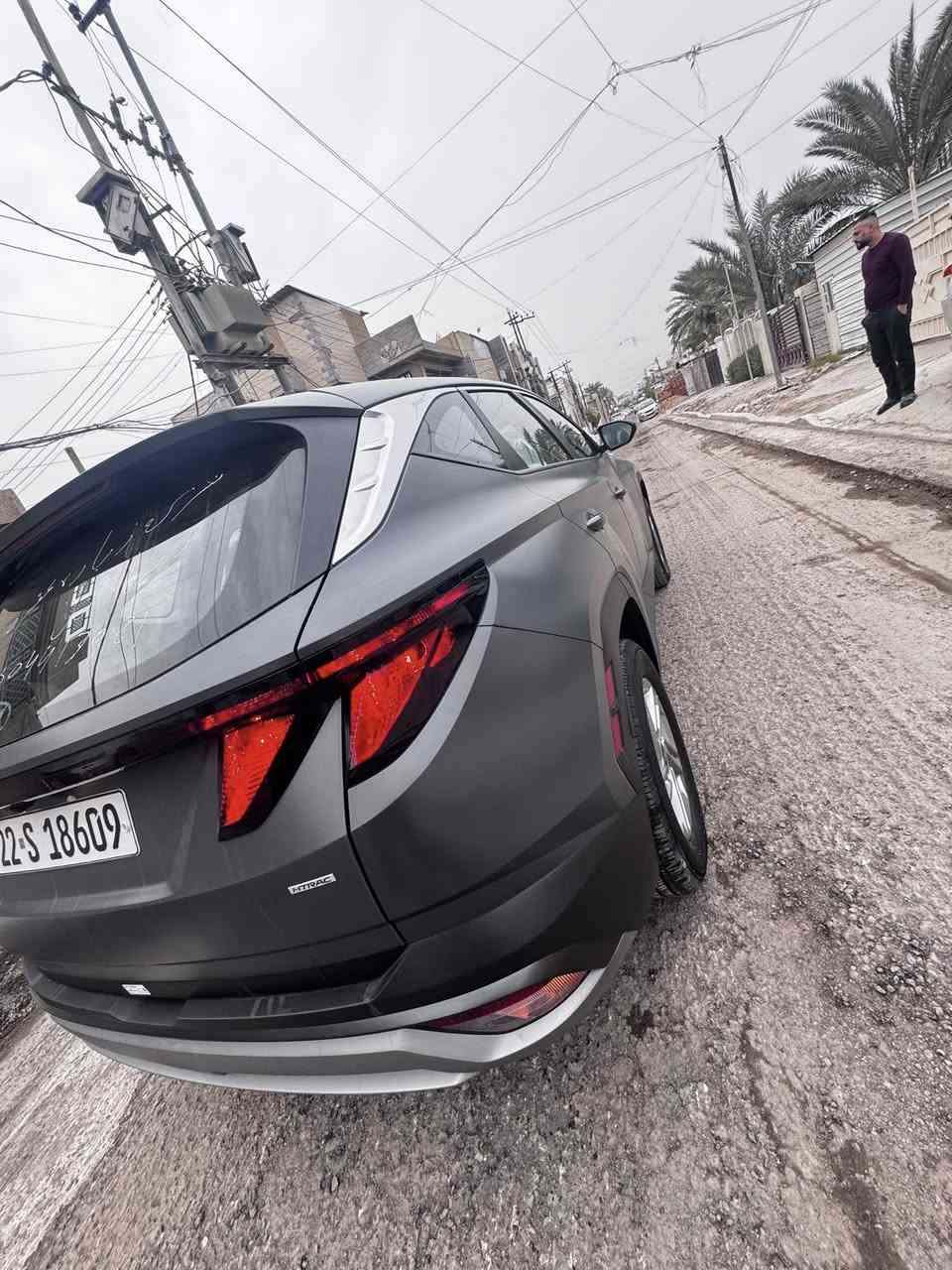 هونداي توسان 2025 امريكي 
حادث 
فقط بنيد صبغ 
ماشيه الفين فقط 
بصمة
بصمة ابواب لمس
شاشة كبيرة متصلة
فور ويل 
اللون الجديد رصاصي مات الطافي
هاند بريك بصمة
اوتو هولد
توقف ذاتي
رادار امامي
رادار خلفي نقطة عمياء
قيادة ذاتية
تتبع مسار
مانع انحدار
كار بلي واندورايد اوتو بلوتوث بدون ربط كيبل
محرك 2500

وبعد هواية مواصفات
السيارة رقم اربيل ترقيم جديد تريد تحويل او وكاله اني بالخدمه 
هزة جديدة تحويل ثاني يوم
مكان السيارة بغداد السيديه
السعر خاص وتدلل
للأستفسار
***********
