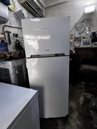 ثلاجه للبيع السعر والاستفسار خاص او 07766070564