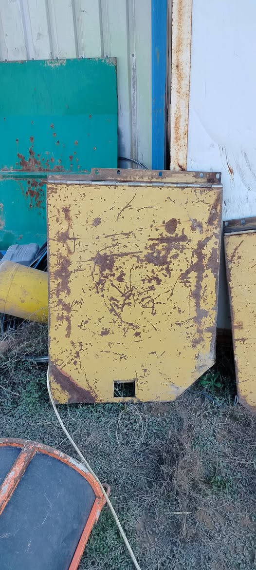 السلام عليكم للبيع صفاحيت شفل كاوسكي  95  2ابلديت او ثنين عمل  رقم الهاتف ***********
