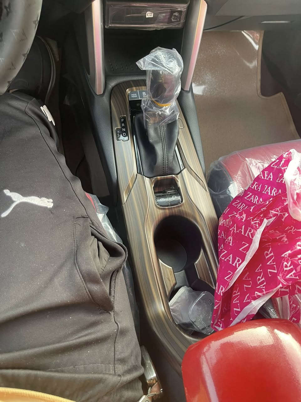 للبيع كفرات  وبردات فقط جامه خلفيه ماكو جوانب اربعتهن ومثلثاات  موجودات  مال كورلا كروز للأستفسار *********** غير متواجد على الفيس
