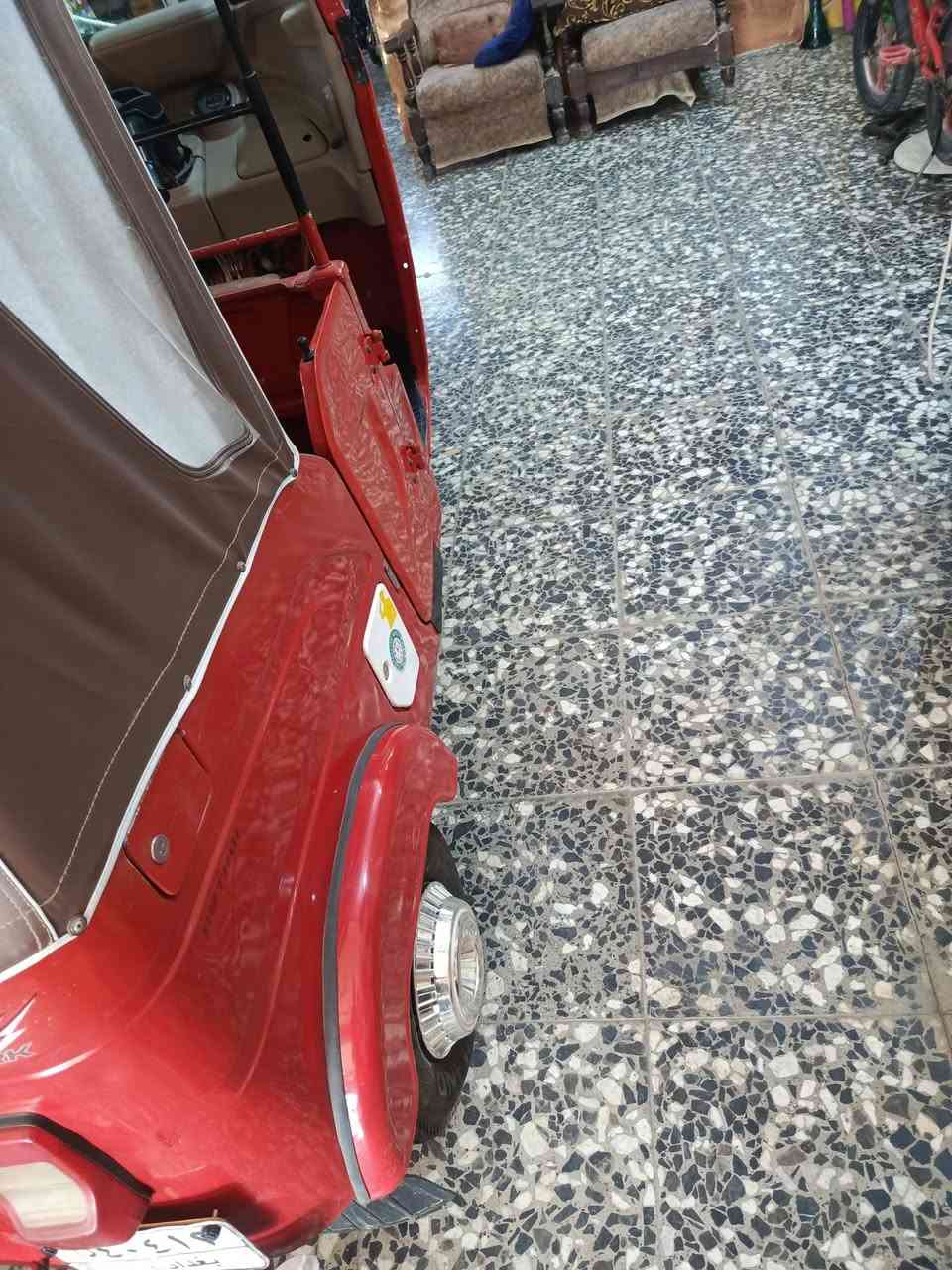 تكتك موديل22مكينه امبدل بس زنجيل بيها ضربه يم البكلايت اليمنه ومعمر وراجع كفاله ودوسات امعمره تكتك حلوه وكبل لشارع مكاني بغداد ابو غريب النصر والسلام 
***********

