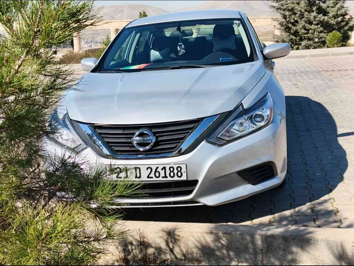 ألتيما موديل 2016
صبغ حزام حادثها خفيف ربع بونيد و اقل وباب السائق و الشاملخ بدون دواخل طبعاً 
شاصي بشرط 
مكينة بشرط 
هزة براد سنوية جديدة 
تحويل او وكالة على راحتك 
السعر 106 ومجال بسييط جداً 
لتواصل ***********
