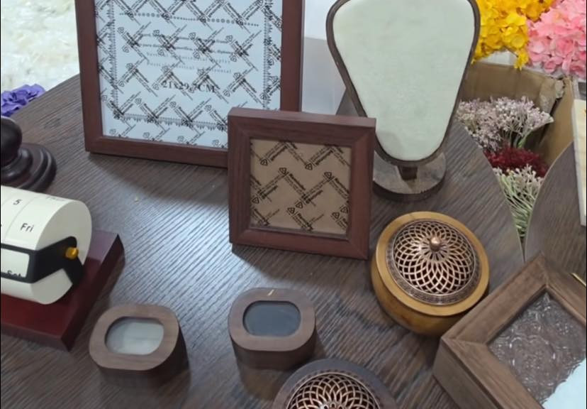 اطار خشب حجم صغير يفيد للتخرج
سعر القطعه ٤٥٠٠
لتحب تحجز هسه فقط حجز 
توصيل راوه الف عنه الفين اقضيه ٣


**إذا كنت صاحب هذا الإعلان وتريد حذفه لأي سبب، رجاءا أرسل رسالة إلى الدعم الفني**