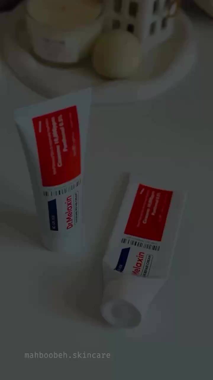 كريم دكتور #ميلاكسين لإصلاح الإكسوسوم 
Dr. Melaxin Exosome Repair Cream✨

✅يرطب البشرة بعمق.

✅يهدئ التهيج ويقلل الاحمرار.

✅يُرمم حاجز البشرة الواقي ويحفز تجديد الخلايا.

✅النياسيناميد: يُفتّح البشرة، ويقلل التصبغات، ويقوي حاجزها الطبيعي.

✅مستخلص السنتيلا الآسيوية: يُهدئ الاحمرار، ويحفز التجديد، ويُرمم حاجز البشرة.

✅مستخلص الهوتوينيا: مضاد للالتهابات، ومضاد للبكتيريا، وغني بمضادات الأكسدة.

✅مستخلص الكاكاو: يرطب، ويغذي، ويُحارب علامات الشيخوخة.

✅مستخلص النيم: يُنظم إفراز الدهون ويقلل الالتهاب.

✅سيراميد NP: يُصلح حاجز الدهون ويمنع فقدان الرطوبة.

✅حمض الهيالورونيك: يُرطب البشرة بعمق، ويحتفظ بالرطوبة، ويُخفف الخطوط الدقيقة.

✅بانثينول: يُهدئ البشرة، ويُغذيها، ويُسرّع التئامها.

المنشأ كوريا الأصلي 🇰🇷


**إذا كنت صاحب هذا الإعلان وتريد حذفه لأي سبب، رجاءا أرسل رسالة إلى الدعم الفني**