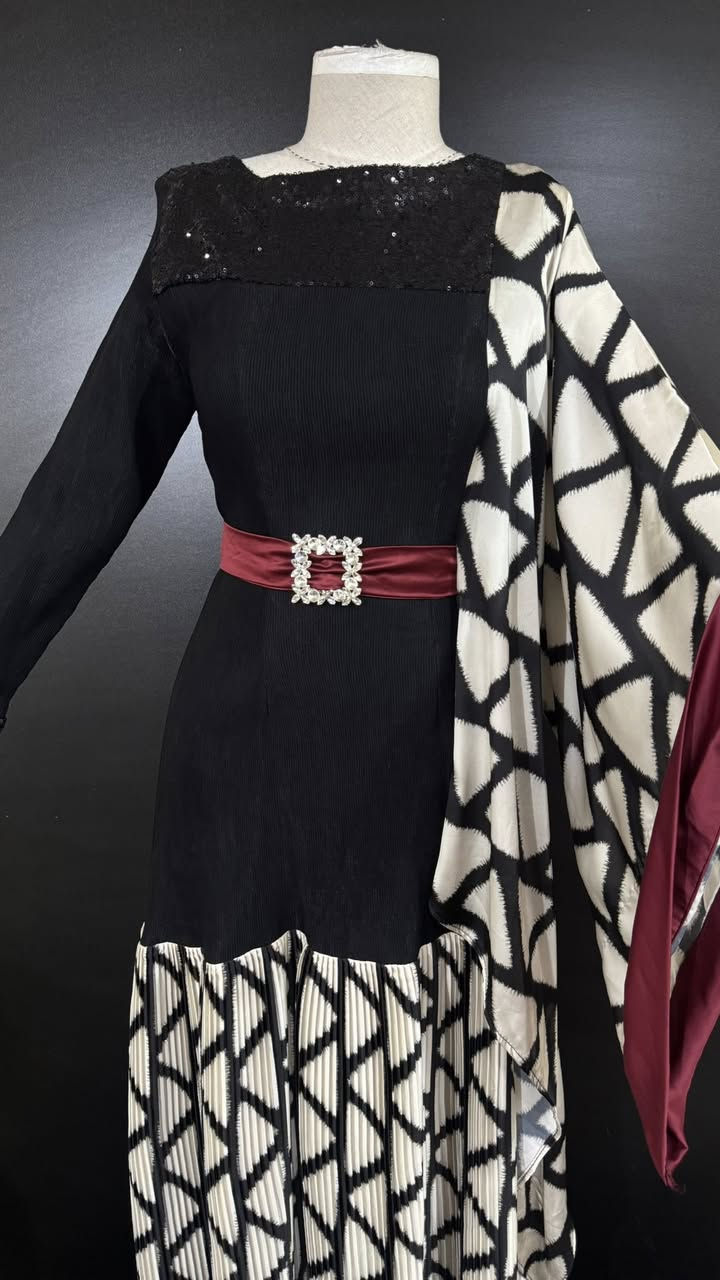 ✨ قطع جمال الجمال – أناقة خليجية بدرجة أولى! 💕👗
تألقي بأجمل التصاميم الخليجية الراقية واختاري من تشكيلتنا الواسعة:

👗 دراعات – فساتين – بشتات – سوتات – قمصان – بناطير
كلشي متوفر وبأحدث الموديلات 💫

🚚 التوصيل متاح لجميع المحافظات:
• بابل وبغداد: 5 آلاف
• باقي المحافظات: 7 آلاف فقط

🎥 تابعينا يومياً على البث المباشر
لعرض التصاميم أول بأول 🌺

📩 للتفاصيل والأسعار راسلينا من الزر اسفل المنشور أو عبر الواتساب:
📱 ￼⁨0773 705 0659⁩ – واتساب متاح دائماً 💬
📱 *********** – واتساب متاح دائماً 💬

👇 لا تفوتي الفرصة، اضغطي الزر وتواصلي ويانه مباشرة!
